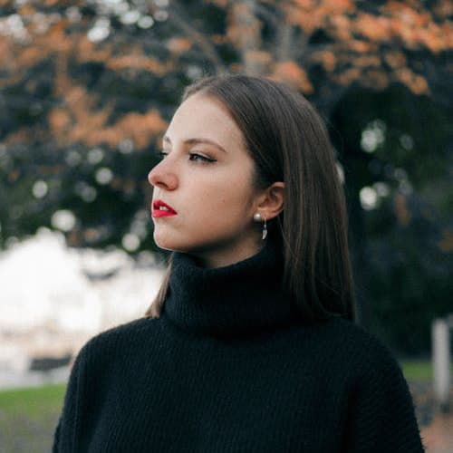 Foto de Kelly, cliente que deu o depoimento.